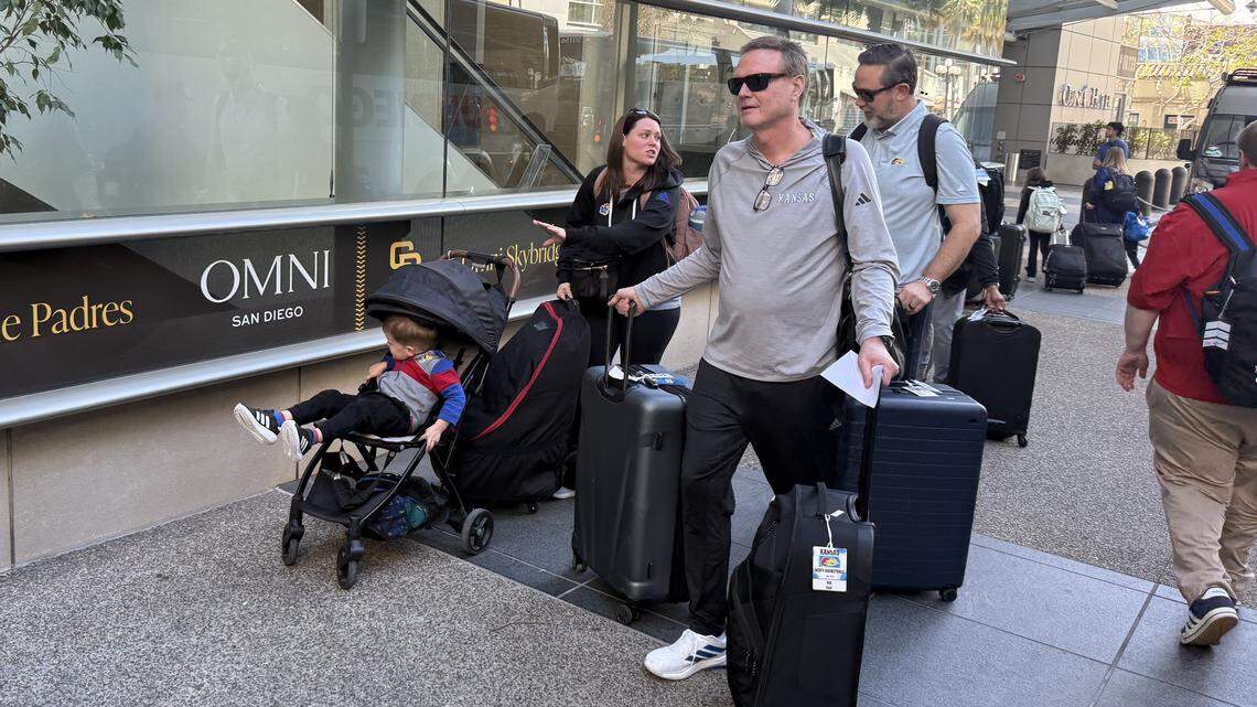 Jayhawks arrive in San Diego ahead of NCAA matchup