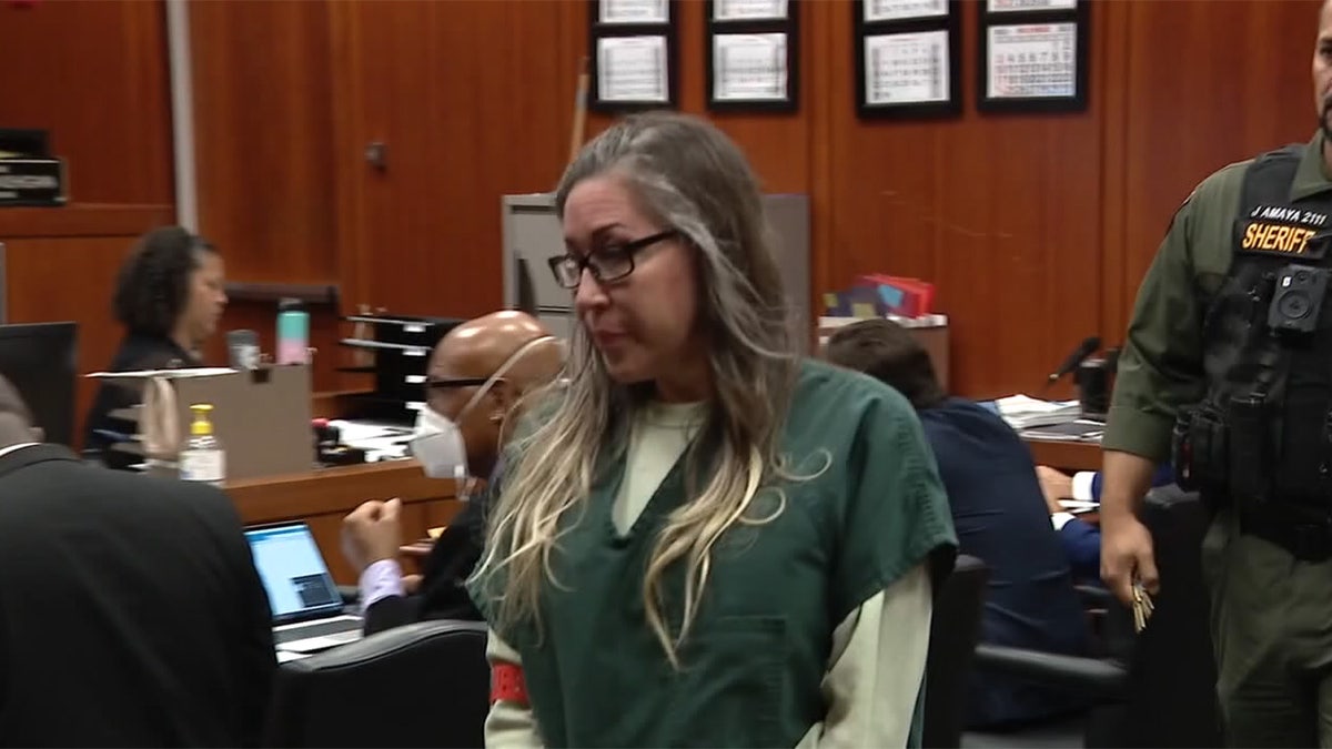 Shannon O’Connor walking into court