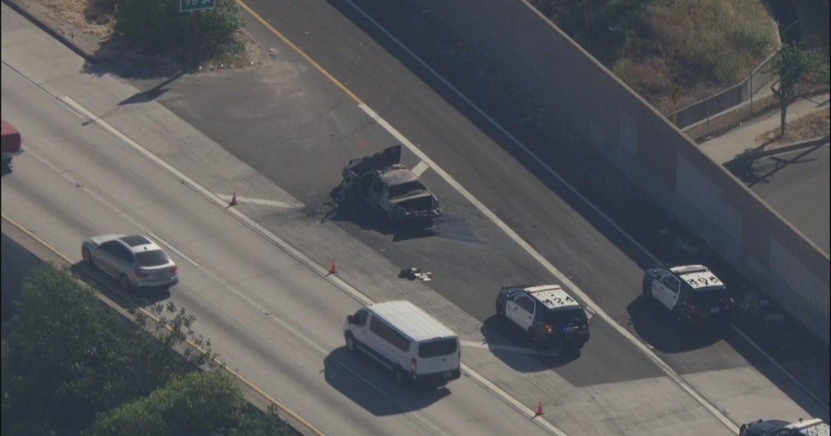 LA County Sheriff's Department car catches on fire along 605 Freeway