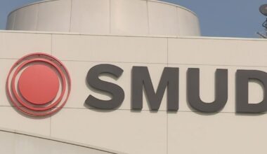 Vehicle hits SMUD equipment, knocking out power to hundreds