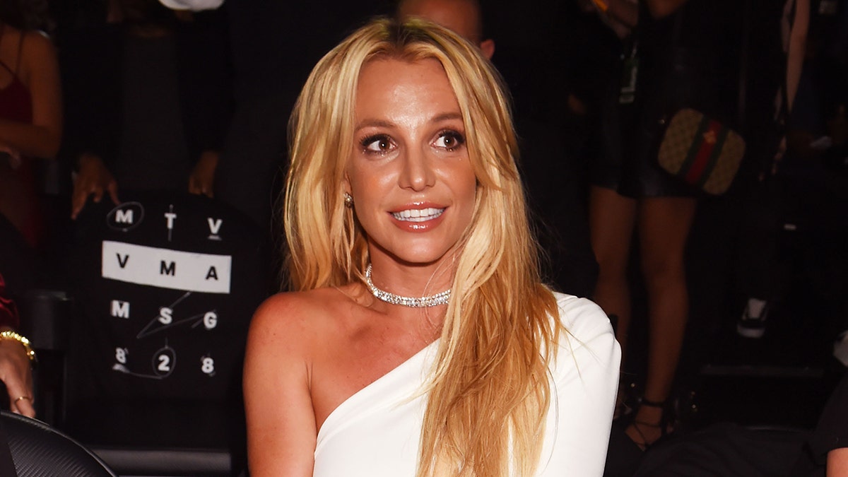 Britney Spears wears white at the VMAs