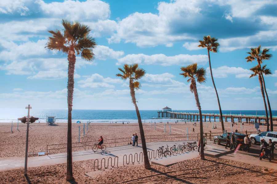 Manhattan Beach, a great beach for surf in LA.