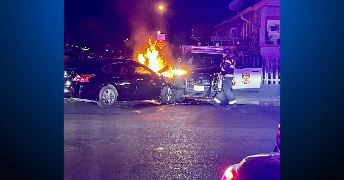 Suspect fleeing from Sacramento County sheriff's deputies crashes into patrol car