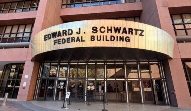 Volunteers who accompany immigrants cited while inside federal building’s hallways – San Diego Union-Tribune