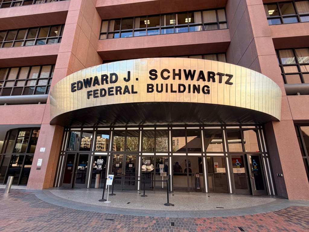 Volunteers who accompany immigrants cited while inside federal building’s hallways – San Diego Union-Tribune