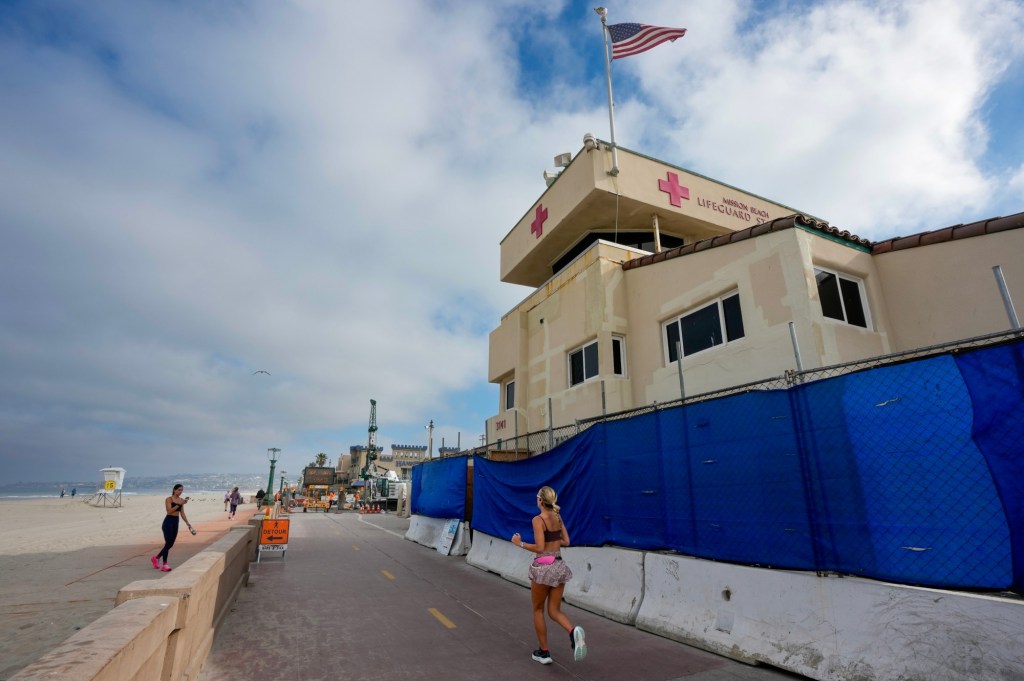 Construction begins on temporary replacement for aging Mission Beach lifeguard station – San Diego Union-Tribune