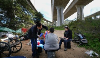 Homeless deaths are dropping. This group is part of the reason why. – San Diego Union-Tribune
