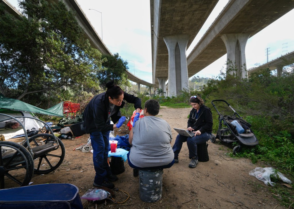 Homeless deaths are dropping. This group is part of the reason why. – San Diego Union-Tribune