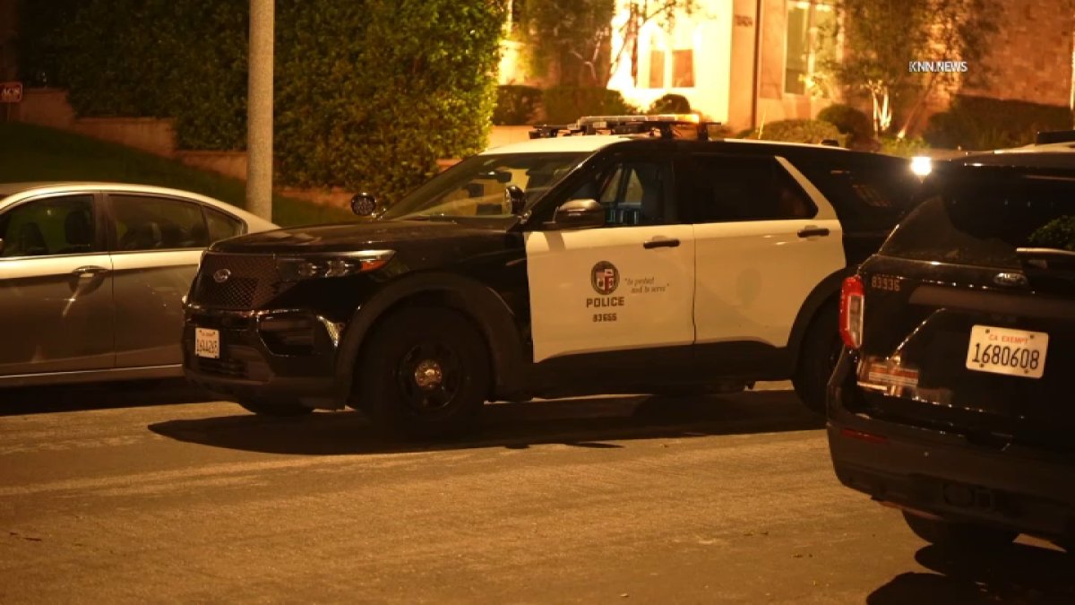 Burglars steal with $100,000 worth of items from Toluca Lake home – NBC Los Angeles