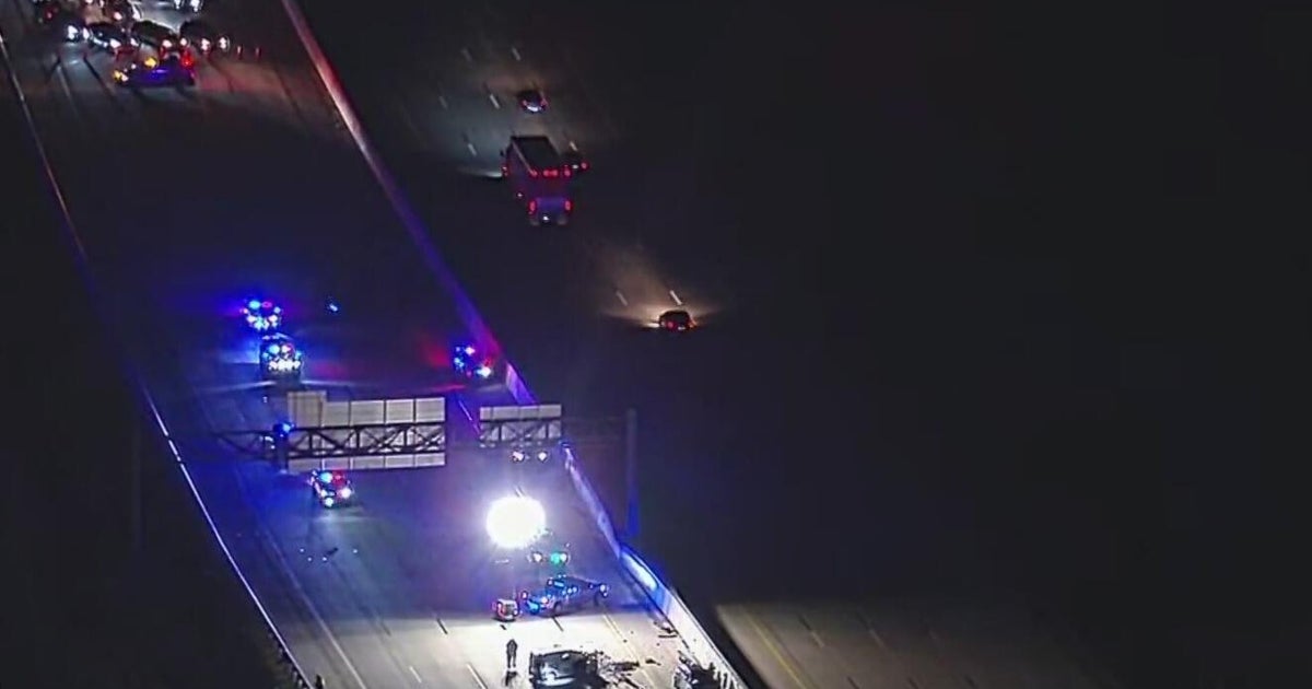 Crash snarls traffic, closes part of I-696 in Oakland County