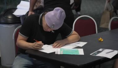 Kern job seekers flock to downtown, hoping to find next step