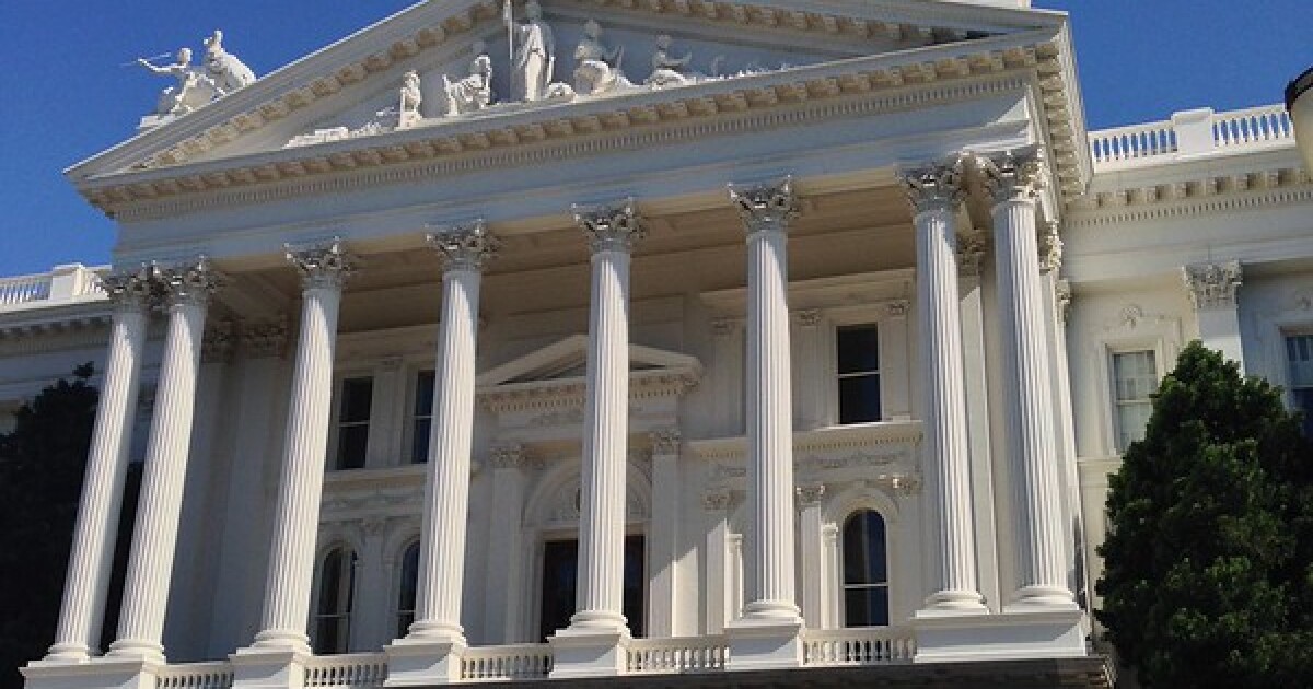 No moonlighting bill would ban California cops from working for ICE