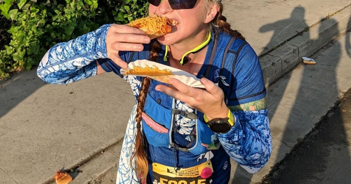 There's a free chili cheese dog stand for intrepid runners at the LA Marathon