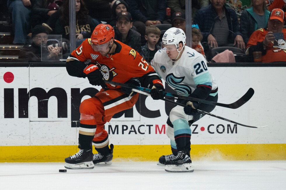 Ryan Poehling, Anaheim Ducks agree to 4-year, $15 million contract extension