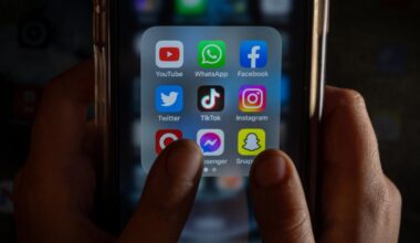 California considers restrictions on social media for kids