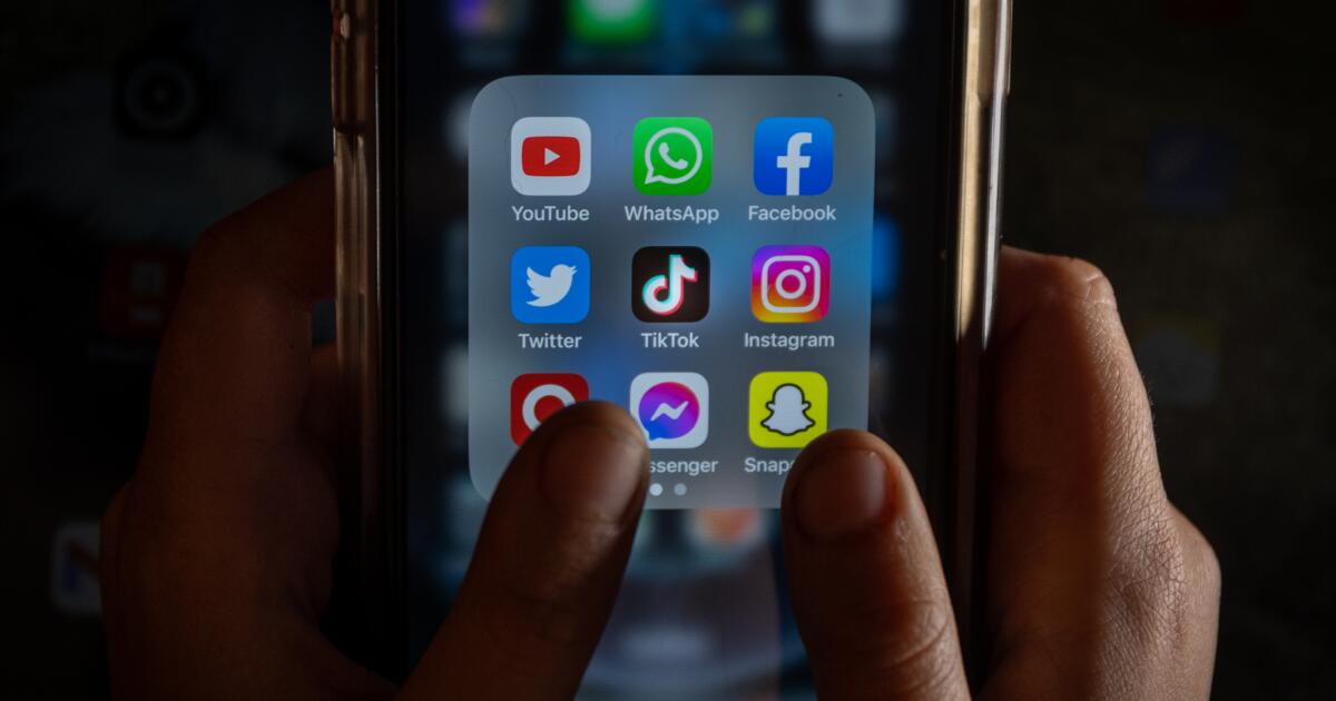 California considers restrictions on social media for kids