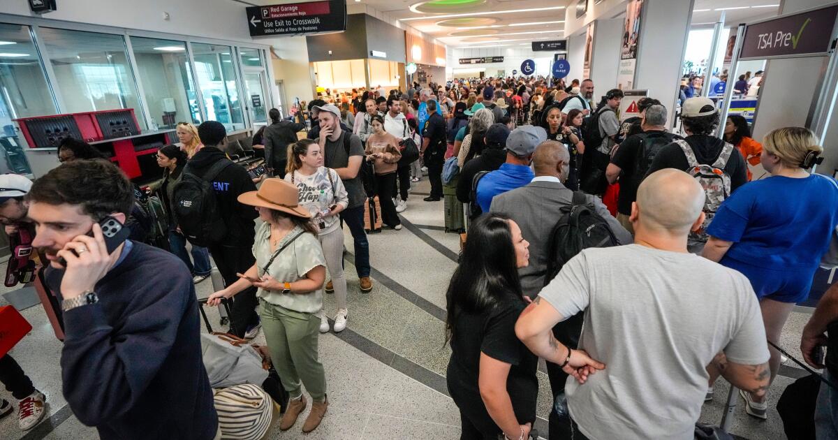 Homeland Security restarts Global Entry program after travelers faced long airport lines