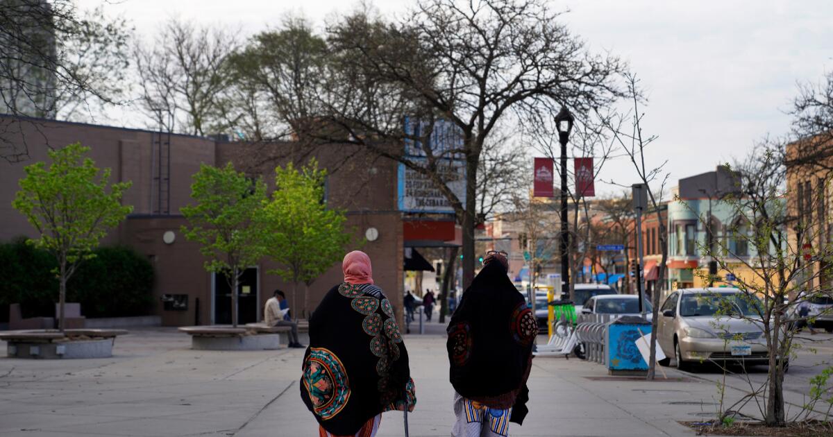 Judge halts termination of deportation protections for Somali immigrants