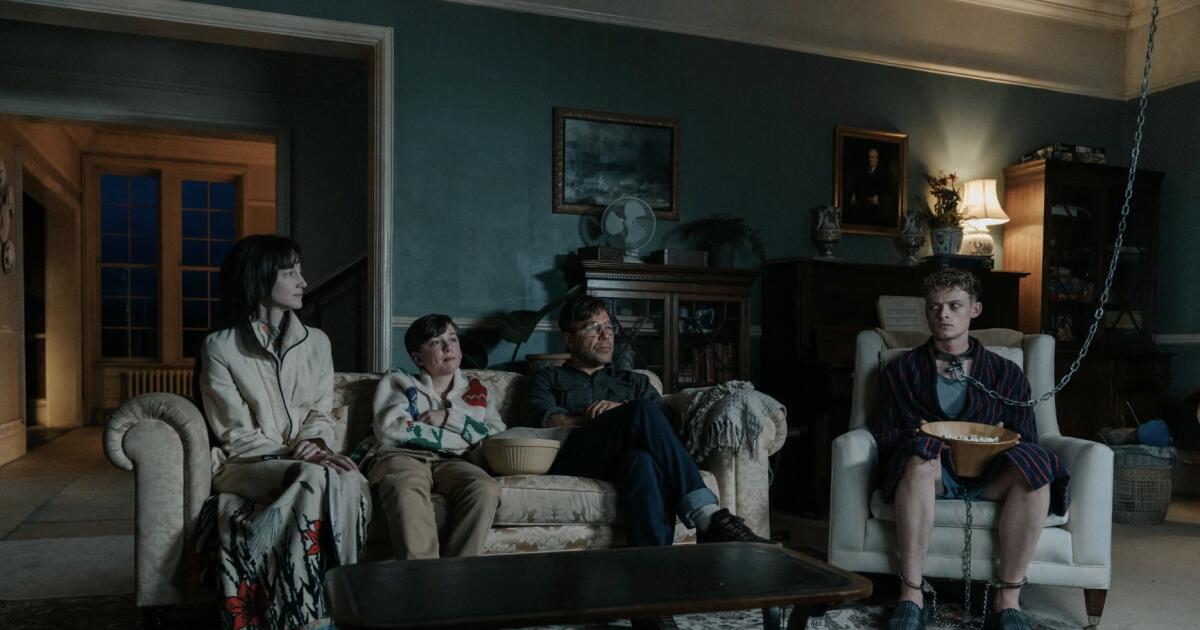 'Heel' review: This isn't your everyday family of kidnappers