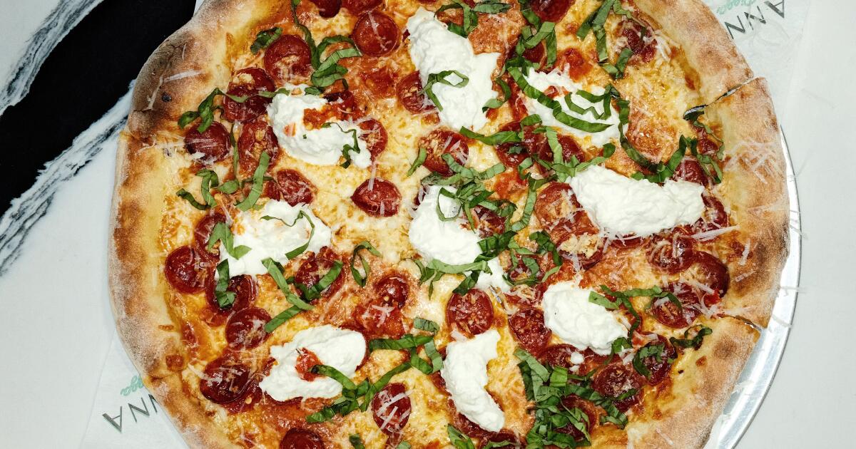 Meet Anna Pizza, the red-sauce joint drawing lines in Valley Village