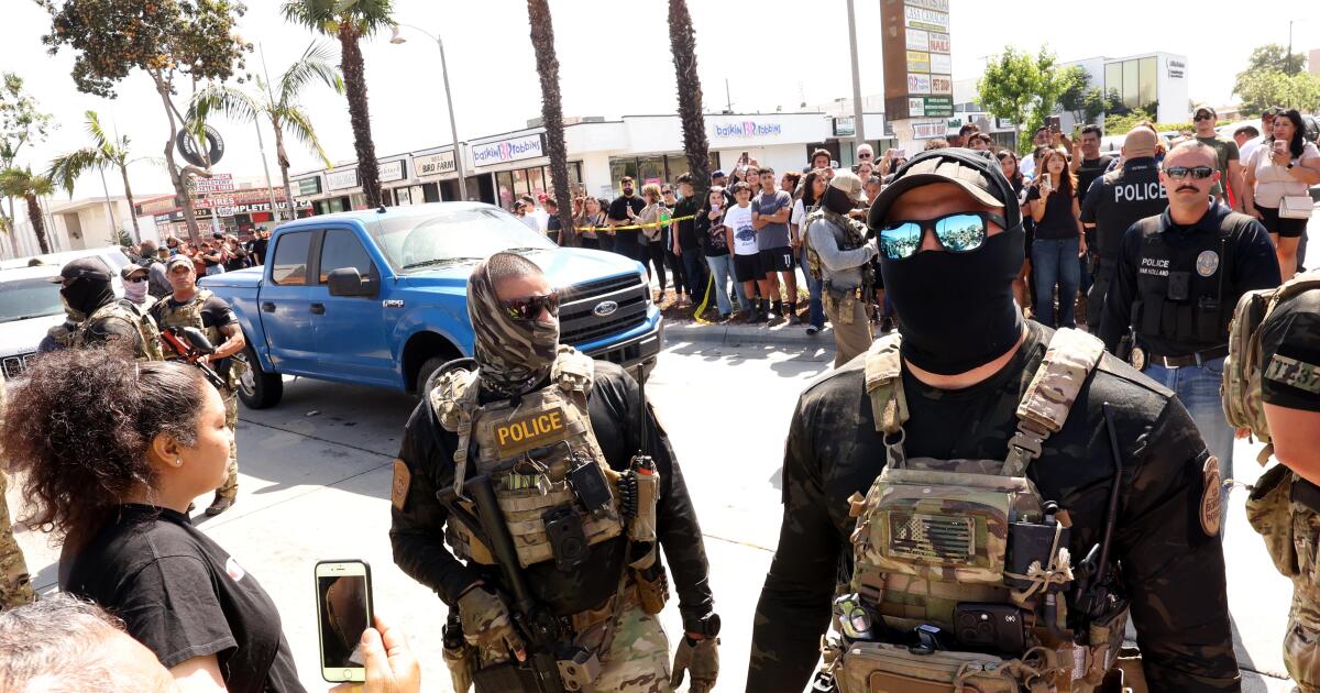 How a last-minute deal doomed California's ban on masked ICE agents