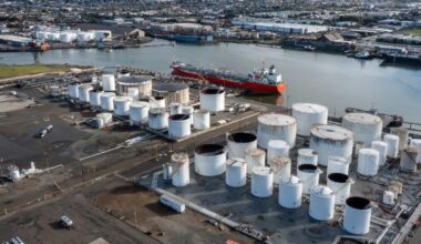 Amid Iran war, gap between market oil prices and consumer costs widens