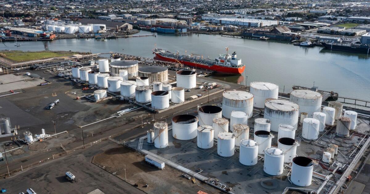 Amid Iran war, gap between market oil prices and consumer costs widens