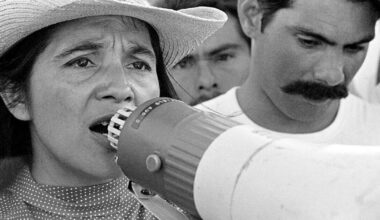 Commentary: The grief behind the cascade of online Dolores Huerta photos