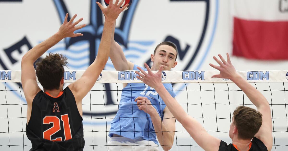 CdM boys’ volleyball controls front row in sweep of Huntington Beach
