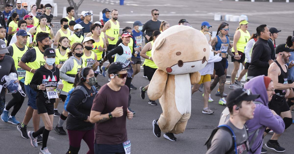 The L.A. marathon's final 8 miles are a blazing hot concrete hellscape. I learned to love them anyway