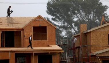 Pacific Palisades' newspaper, shut down after the fire, stages comeback