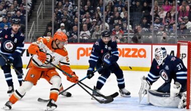 Ducks remain in first place with win over Winnipeg
