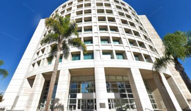 Hundreds of L.A. homes, businesses lose power during SoCal heat wave