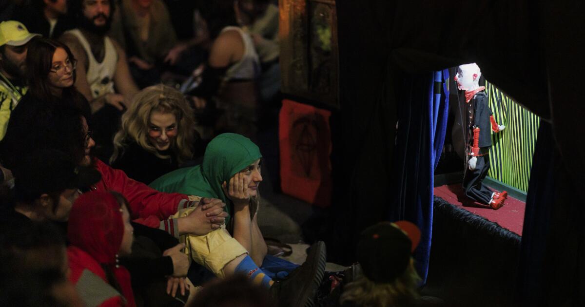 Almighty Opp puppet shows draw massive crowds to L.A. street corner