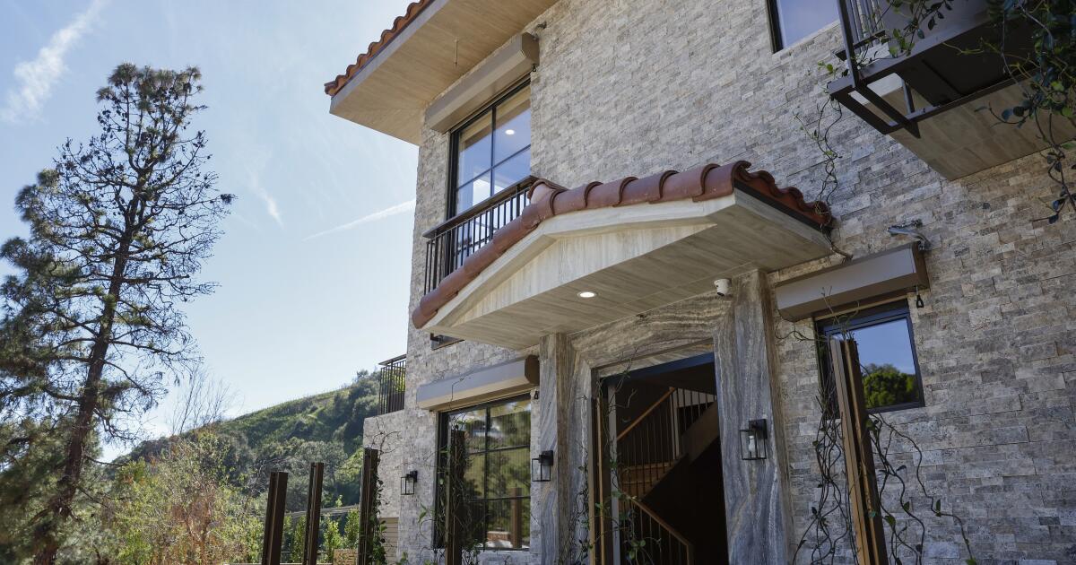 Can fire-resistant homes be sexy? 'You be the judge,' says this Palisades architect