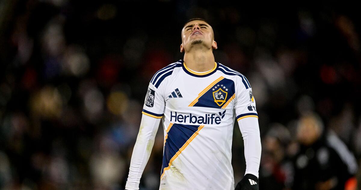 Galaxy loses to Colorado after Gabriel Pec draws red card