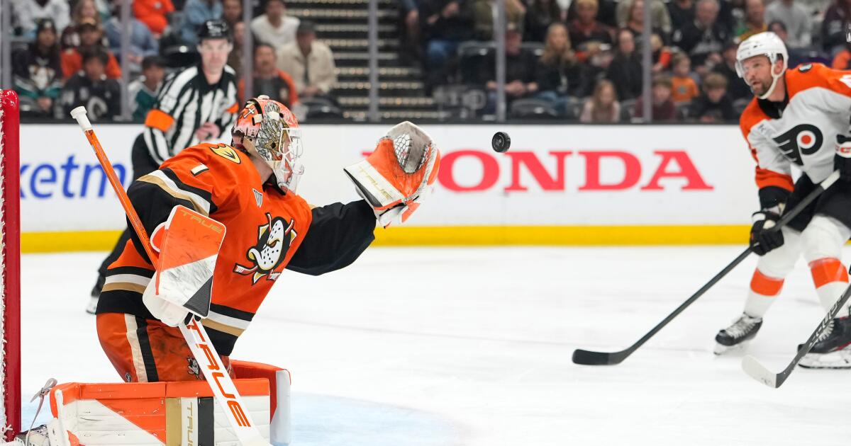 Flyers edge the Ducks in overtime
