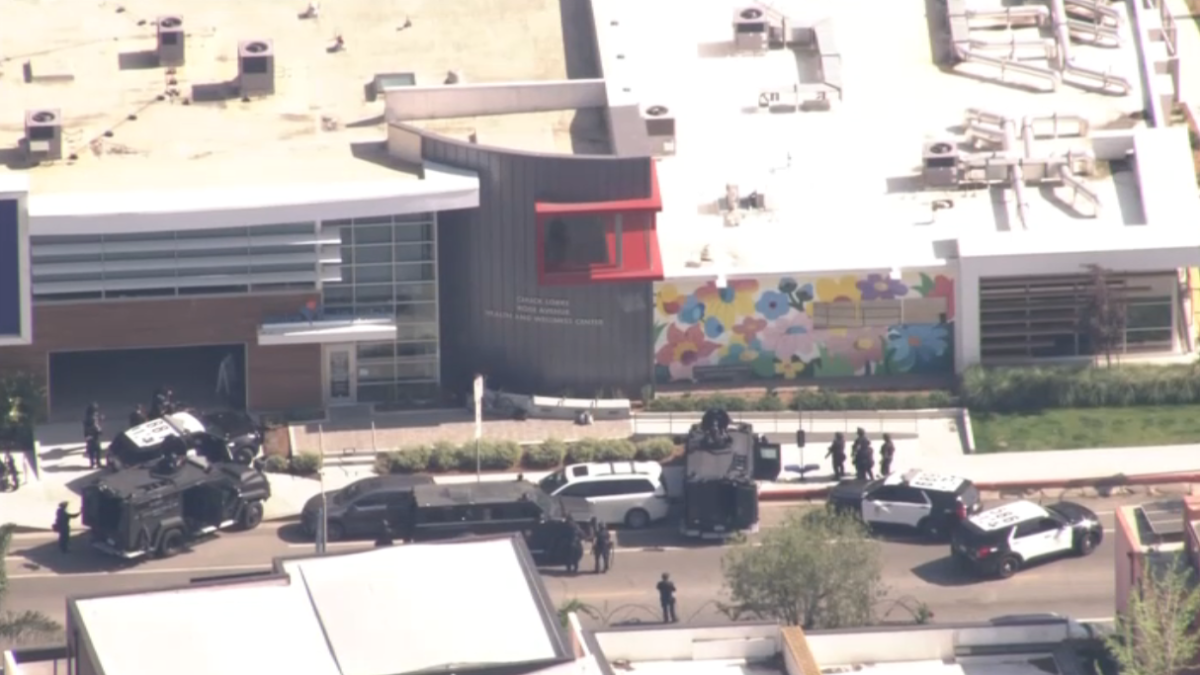 Man in custody after standoff at Venice health center – NBC Los Angeles