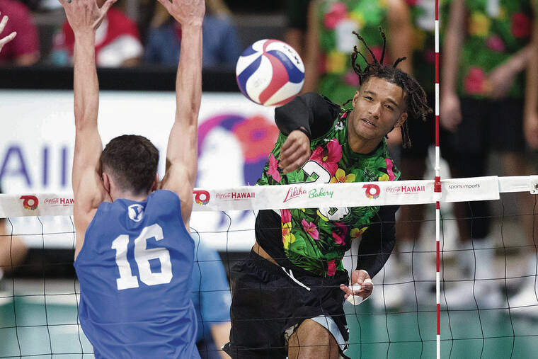 Hawaii relishes visit to Long Beach’s hostile Pyramid