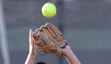 UH softball team splits at Long Beach State