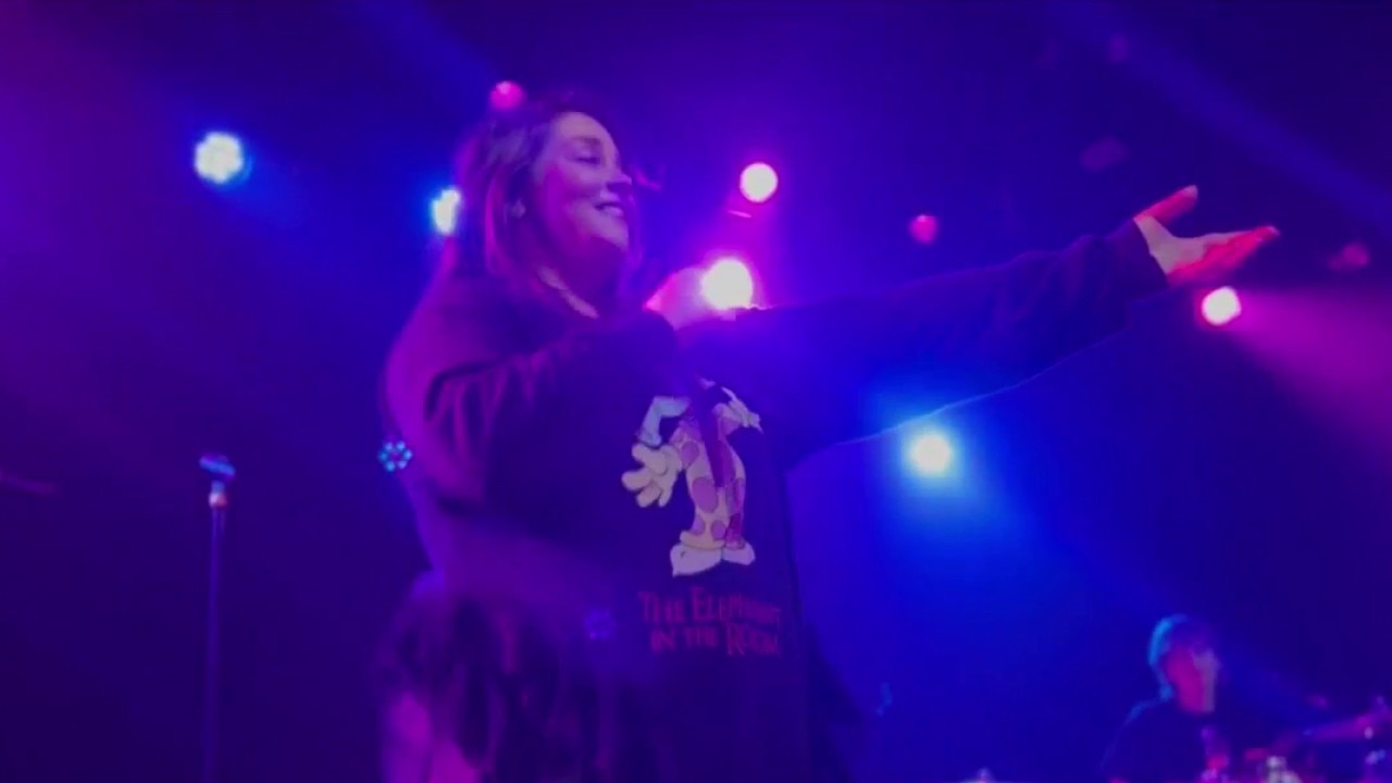 Swiss singer-songwriter, Vendredi sur Mer, makes San Francisco stop