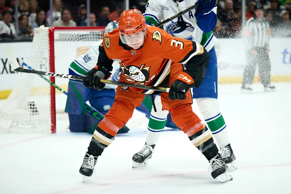The Anaheim Duck’s Ian Moore #3 looks for the pass during an NHL game against the Vancouver Canucks, April 12th, 2026 in Anaheim California.