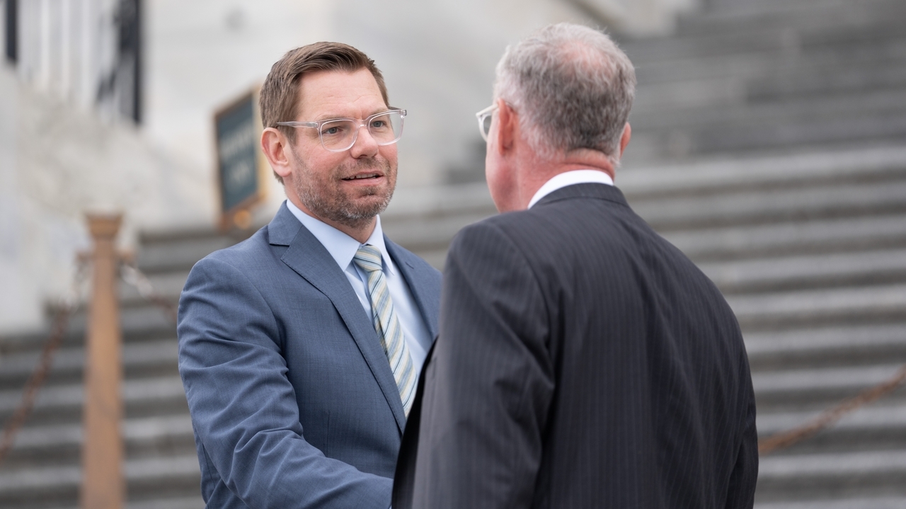 A messy California governor's race raises Democratic fears of potential loss