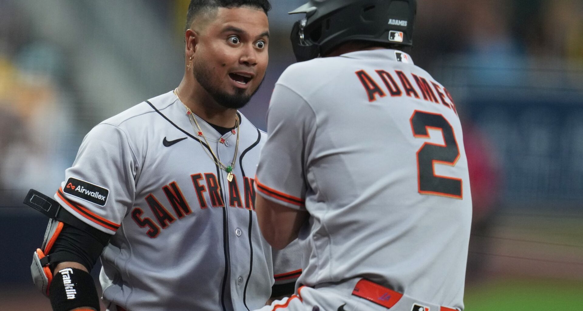 Giants’ offense no longer AWOL, pounds out 16 hits in rout of Padres