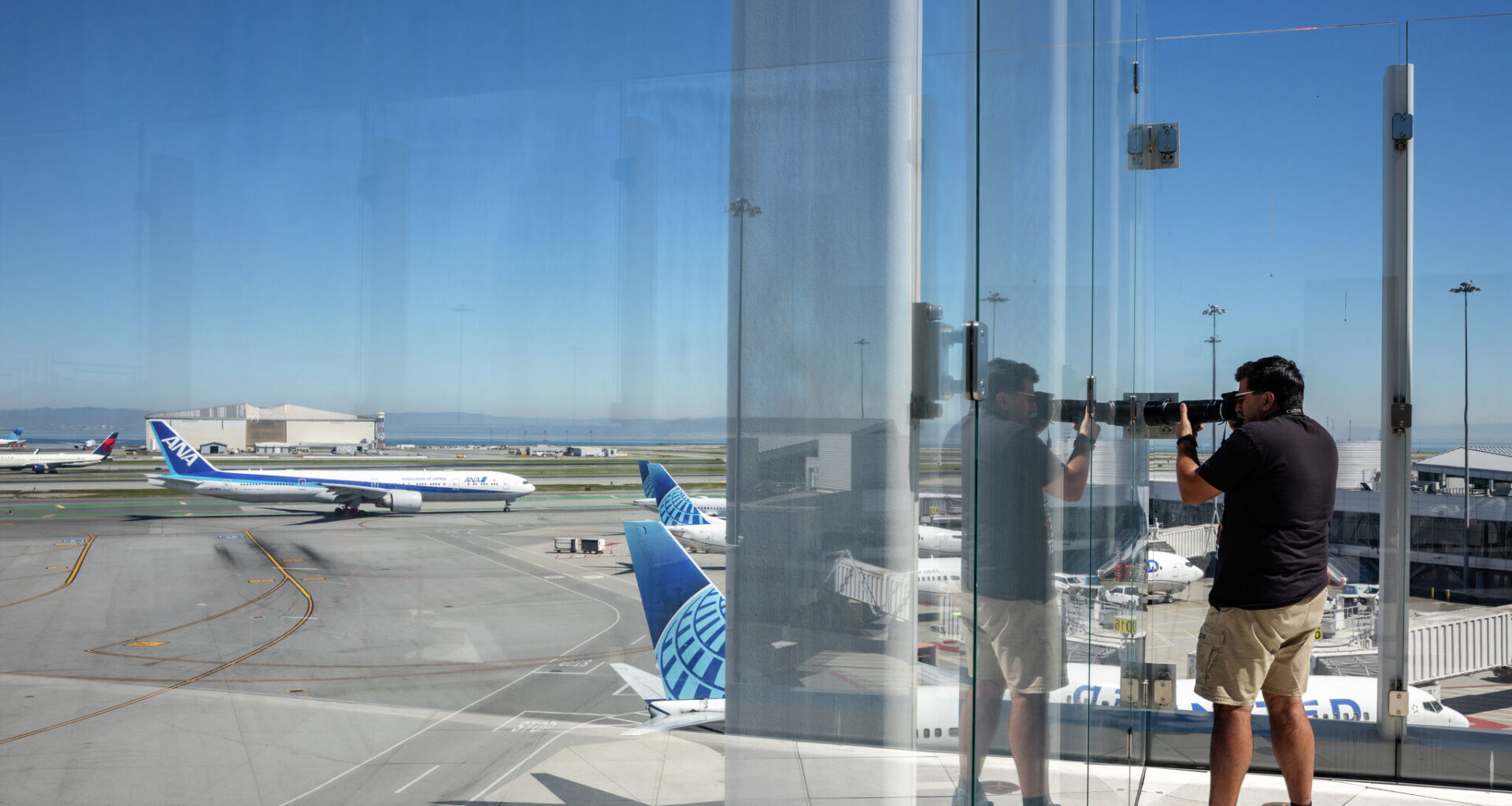 SFO’s best-kept secret is a free observation deck — no ticket needed
