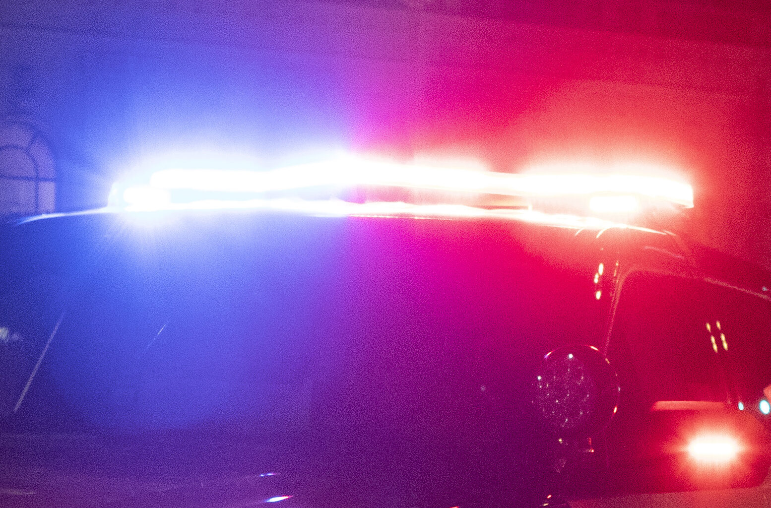 Police seek robbery suspects who shot at Oakland officers