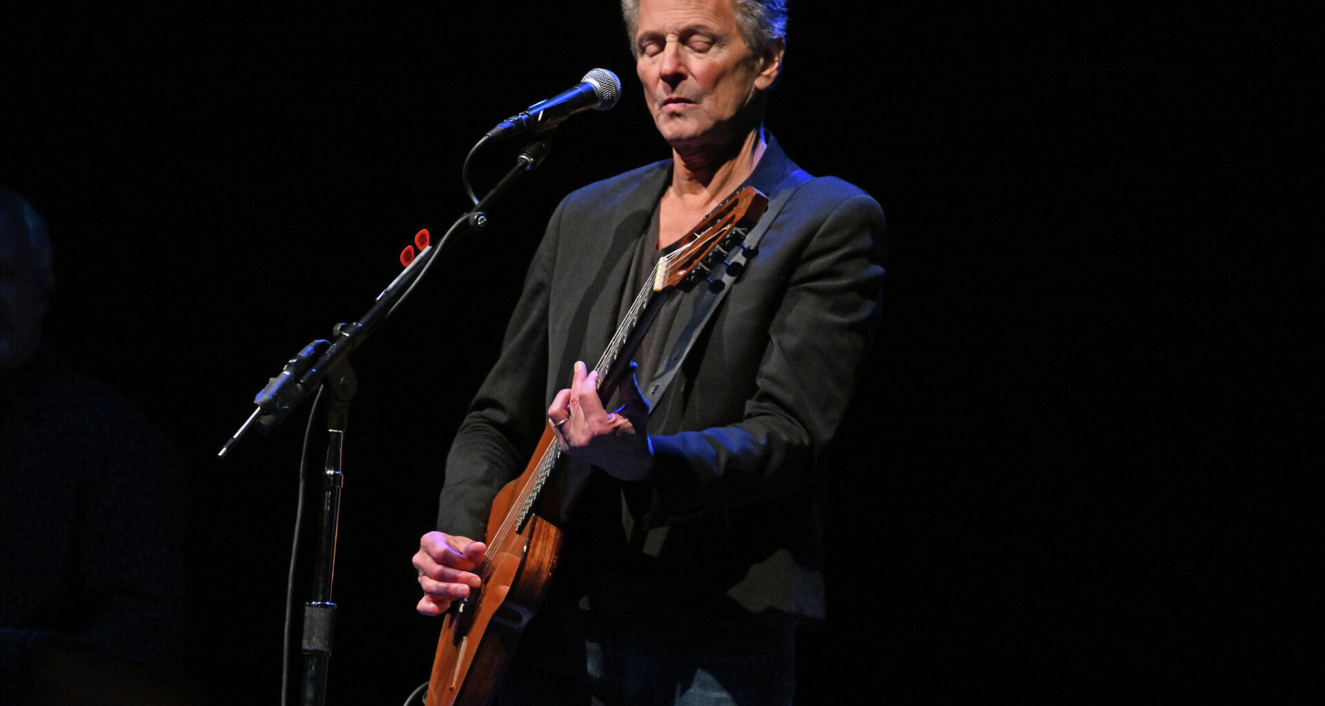 Fleetwood Mac's Lindsey Buckingham attacked by alleged stalker