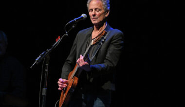 Fleetwood Mac's Lindsey Buckingham attacked by alleged stalker