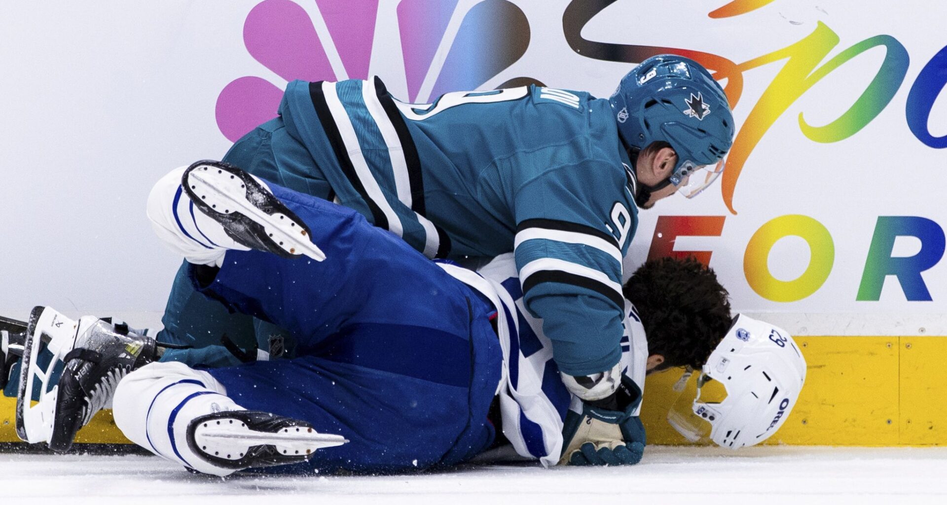 Sharks win 4th straight to improve playoff hopes, beating the Maple Leafs 4-1