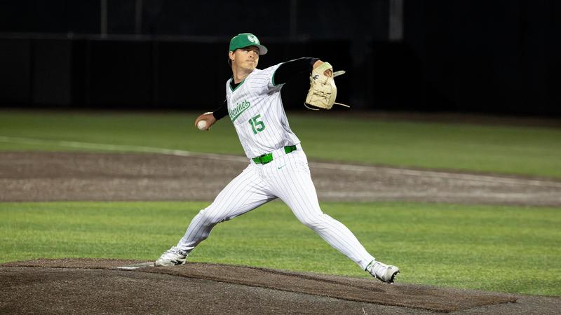 Utah Valley uses big innings to beat Cal State Bakersfield, 14-4